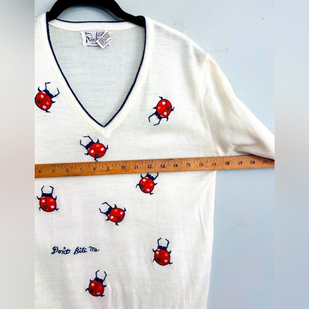 Vintage Rochelle California Embroidered Lady Bug V-Neck Sweater Size M estimate - Picture 5 of 8